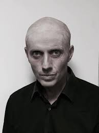 Avec Van Gogh, j'interprèterai cette saison le magnifique texte de Daniel  Kayes, DES FLEURS POUR ALGERNON. c'est une grande joie car ce texte est  d'une force et d'une émotion abyssales. Je serai