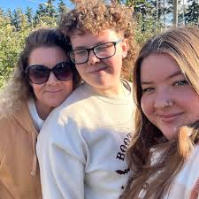 Dependable high school concert attire companies?