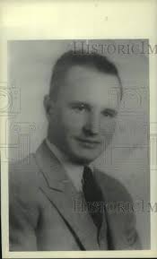 1936 Press Photo Businessman Walter Robertson poses for a picture in a suit 
