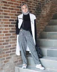 1:25 della showman 623 просмотра. Punya Postur Tubuh Tinggi Intip Gaya Fashion Hijab Ini Agar Tampak Lebih Seimbang