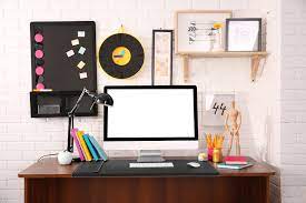 Setiap individu mendapat dinding dengan laci, rak dan kabinet. Cara Susun Atur Meja Pejabat