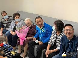 东湖站 位于台湾台北市 内湖区 康宁路 三段235号，为 台北捷运 文湖线（内湖线）的 捷运车站 。 未来规划与民生汐止线（规划中） 交会 ，透过250米连通道转乘 (付费区内)。 äº¤é€šéƒ¨é‚€åŒ—åŒ—åŸºæœƒå•†ä¾¯å‹å®œç›¼æ±æ­¢æ±æ¹–æ·é‹å¿«å‹•å·¥ Nownews ä»Šæ—¥æ–°èž Line Today