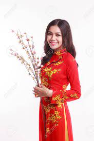 桜を押し赤いアオザイのベトナム美女白い背景の旧正月を祝うの写真素材・画像素材 Image 40969863
