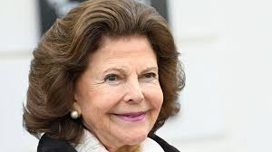 Königin Silvia verzückt mit Enkelfoto