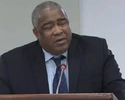 De ministers antoine elias (volksgezondheid) en gillmore hoefdraad (financiën) hebben deze week tijdens een werkbezoek aan cuba, diverse gezondheidscentra in havana bezocht. Oppositie Ontevreden Over Presentatie Hoefdraad Shoeket