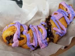 Every time i visit magic kingdom, there is either a gigantic line or the cheshire café is not open for one reason or another. Pull The Cheshire Cat Tail And Drink Cold Brew Coffee At Cheshire Cafe