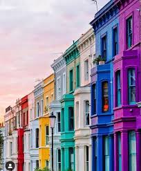 Les Facades Colorees Des Maisons De Notting Hill Sur Fond De Ciel Rose On Fond Qui Partirait Bien En Week End A Lon Photos Colorees Instagram Beau Paysage