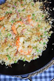 Un Riz Frit Tres Parfume Et Delicieux Qui Regalent Toujours Les Invites Il Est Complet Avec Les Lardons Crevettes E En 2020 Riz Frit Cuisine Asiatique Recette Lardon