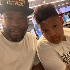 Inactive 49ers Star Dre Greenlaw Was Caught On Camera Attacking Cardinals  Player On The Sidelines While Wearing Street Clothes READ MORE:  https://www.totalprosports.com/nfl/video-inactive-49ers-star-dre-greenlaw-was-caught-on-camera-attacking-cardinals  ...