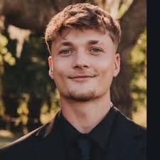 Ezra Moore (@ezra.the.realtor)