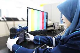 Sedangkan tv digital merupakan suatu progam yang ditransmisikan ke dalam bentul bit 0 dan 1 yang bertujuan untuk mendapatkan signal audio, visual dan data ke sebuah pesawat tv dengan kualitas gambar yang dihasilkan tinggi. 2021 Kominfo Targetkan Siaran Simulcast Di Seluruh Indonesia