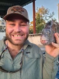 Finally caught a sheepshead with a gap as big as mine 🤣 Thinkin' this  one's goin'