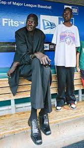 Bol's mom was 6'10, his dad was 6'8, and his sister was also 6'8. Bol Bol 14 Years Old And 6 Feet 10 Reaches For His Father S Heights The Kansas City Star