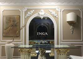 Cornici In Gesso E Stucchi In Gesso Forme Sinuose Rendono L Ambiente Unico E Dallo Stile Inconfondibile Cornici Arredamento Sala Arredamento D Interni