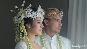 Cantik Dan Manglingi Ini Deretan Artis Yang Menikah Dengan Adat Jawa