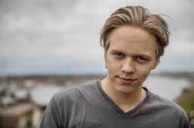 Gustaf caspar orm skarsgård (born november 12, 1980) is a swedish actor. Valter Skarsgard S Personal Life Girlfriend Siblings Family Net Worth Movies Facts