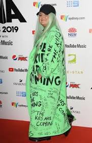 Music guest tones and i makes her us tv debut performing her global smash hit dance monkey for the tonight show audience.subscribe now to the tonight show. 12 Ideeen Over Tones And I