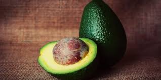 Dalam sebuah kajian, 45 sukarelawan mengalami penurunan paras kolesterol sebanyak 17%, selepas mereka mengambil buah avocado hanya untuk satu minggu. 8 Manfaat Alpukat Untuk Kesehatan Bantu Turunkan Kolesterol Hingga Berat Badan Merdeka Com