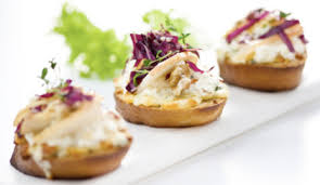 Come preparare in casa la squisita e raffinata mousse di formaggio e pere, un antipasto perfetto da servire nelle grandi occasioni avete organizzato una cena con i vostri amici e desiderate sorprenderli con un antipasto sofisticato e diverso dal solito? Finger Food Veloce Tartine Di Pere E Caprino Con Crumble Di Frutta Secca Leitv