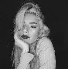 Natasha Kay's Instagram, Twitter & Facebook