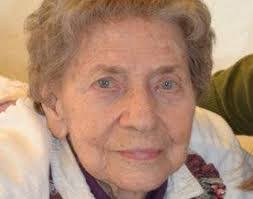 Lindsey Rundle's Instagram, Twitter & Facebook