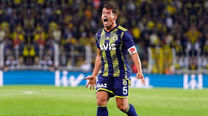 Süper lig takımlarından fenerbahçe'nin sportif ve teknik direktörüdür. Emre Belozoglu Bu Sezon Benim Icin Son
