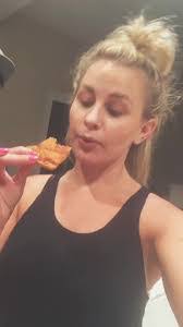 Laura Youmans's Instagram, Twitter & Facebook