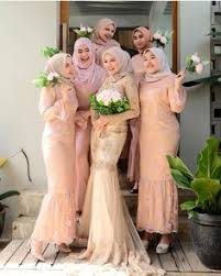 Dan juga supaya anda memperoleh ribuan like dari foto baju terbaru yang telah kalian upload serta dipakai status keren di media sosial anda. 17 Bridemaids Ideas Hijab Dress Party Kebaya Dress Bridesmaid Dresses