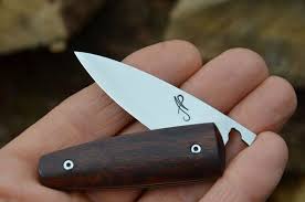 Mini Sgian Dubh Pliant Olivier Couteaux Andrea Paravicini En 2020 Couteau Grenadille Acier Carbone