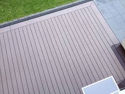 Die pvc fliesen federn die bewegungen ab und haben eine stoßdämpfende und entlastende wirkung auf wirbelsäule sowie gelenke. Terrasse Aus Wpc Reinigen So Geht S Casando Ratgeber