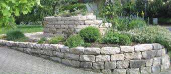 Sommerzeit ist gartenzeit, kaum zeigen sich die ersten sonnenstrahlen, zieht es die menschen nach draußen. Naturstein Im Garten Reding Garten