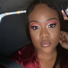 Dancehall Artiste Vanessa Bling throws away mic at Sandz in United Kingdom  after Technical Difficulties and crowd booing..........