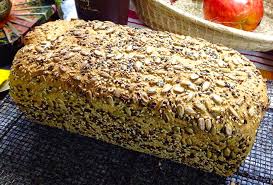 Pan Integral Sin Harinas Cubierto Con Semillas Cordoba Nutricion Pan Integral Con Semillas Pan De Harina Integral Pan Con Semillas
