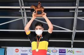 Wout van aert laat bk tijdrijden schieten en trekt op hoogtestage voor de tour. Wout Van Aert Maakt Favorietenrol Waar En Wint Bk Tijdrijden In Koksijde Kw Be