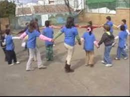 Hay juegos de siempre, juegos clásicos a los que han jugado juegos infantiles para entretener a los niños. Juegos Tradicionales Youtube