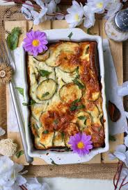 Lo yogurt classico e lo yogurt greco sono due alimenti dal sapore acidulo e la consistenza densa e cremosa che vengono prodotti dal latte fresco che viene lasciato fermentare. Frittata Di Zucchine Albumi E Yogurt Greco Profumo Di Buono