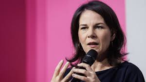 Russland verbreitet Fake-News über Annalena Baerbock zu Escort-Kontakten