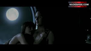 Malin Akerman Boobs Scene – Watchmen (0:19) | NudeBase.com