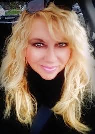 Renee Gladden's Instagram, Twitter & Facebook