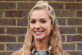 Donna Slater's Instagram, Twitter & Facebook