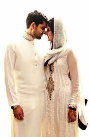 Indian weddings are always elaborate. Pin By Claudia I Tobias Pozos On Parejas Muslim Wedding Dresses Muslim Wedding Indian Muslim Bride