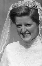 LOL! This was inevitable. Sugars have edited photos of the young Diana  Spencer to make her have bright red hair, then claim this is how she really  looked. : r/SaintMeghanMarkle