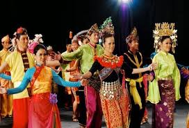 Tarian melayu ini kerap kali dipentaskan sebagai hiburan dalam acara hajat pengantin maupun acara lain. Pengaruh Asal Jenis Jenis Tarian Tradisional Masyarakat Melayu
