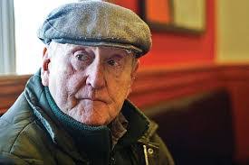 Louis Munn's Instagram, Twitter & Facebook