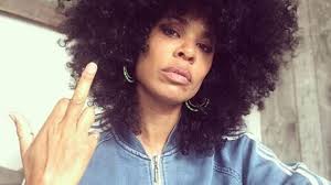 Samaha Sam de Shaka Ponk, cible d'une agression raciste, réagit avec force