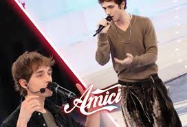Solo qualche settimana fa tancredi cantava ad amici 20, figli delle stelle, inserendo delle barre, ovvero un suo testo originale che sapevanno di ribellione verso la sua famiglia e verso il padre. Amici 20 Chi Ha Vinto La Sfida Tra Evandro E Tancredi Anticipazioni Donnapop
