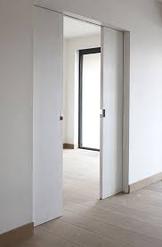 Pack 1 rail + 1 cache rail + rail de dégagement pour une ouverture en double porte. D Hondt Onzichtbare Deuren Porte Coulissante Portes Coulissantes Modernes Double Porte Coulissante