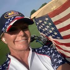 Nine & Dine Couples Golf is the perfect date night! Play a fun nine-holes,  enjoy dinner and meet other couples along the way.