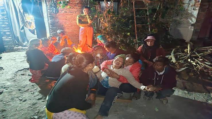 मलबे में दबी सांसें, आंसुओं में डूबे परिवार:दो मजदूरों की मौत से मातम, परिजनों ने ठेकेदार पर लगाया ये आरोप - Two Labourers Died In Bhimtal Accident - Amar Ujala Hindi News