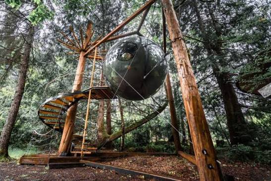 Free Spirit Spheres - sphères de bois suspendues par des câbles au cœur de la forêt de l'île de Vancouver Canada